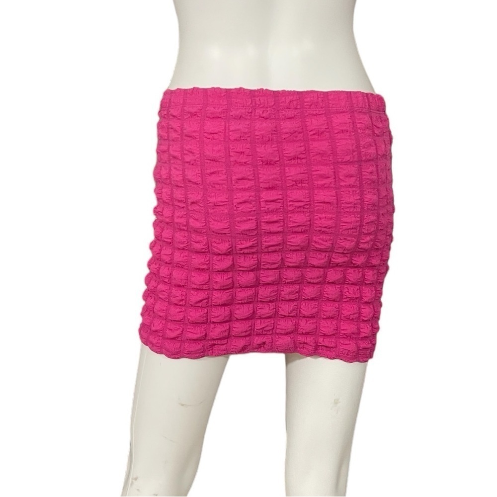 Pink Mini Skirt
New - Picture 6 of 10
